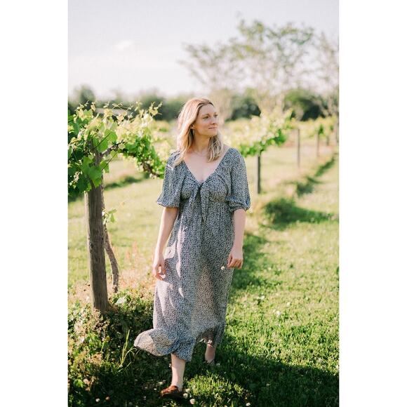 SLATE & WILLOW Women's White Black Ditsy Floral Tie Front Midi Dress Size Small - Picture 10 of 11